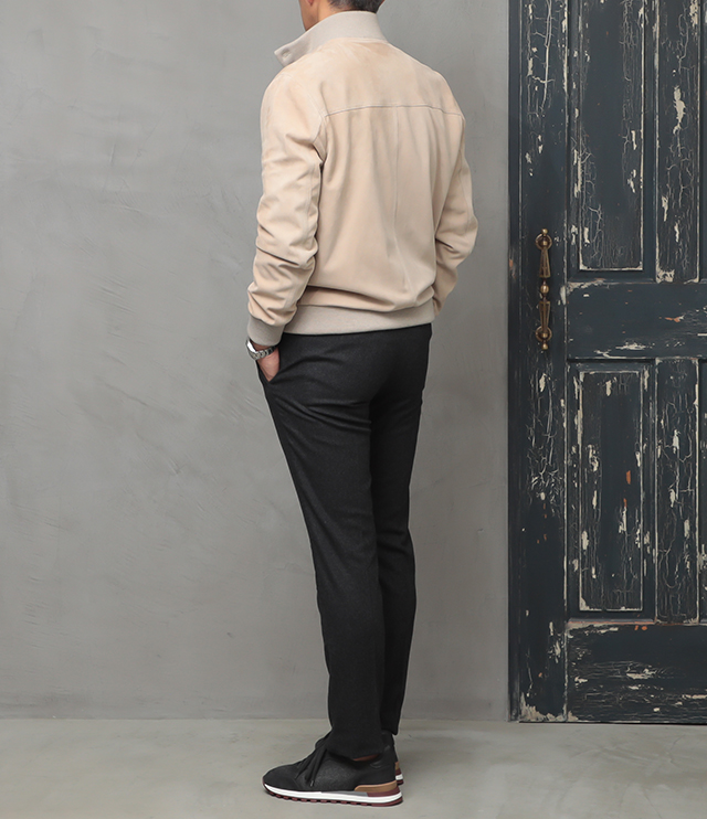 男らしいヴァルスターを品ありベージュで大人顔に｜STYLE BOOK