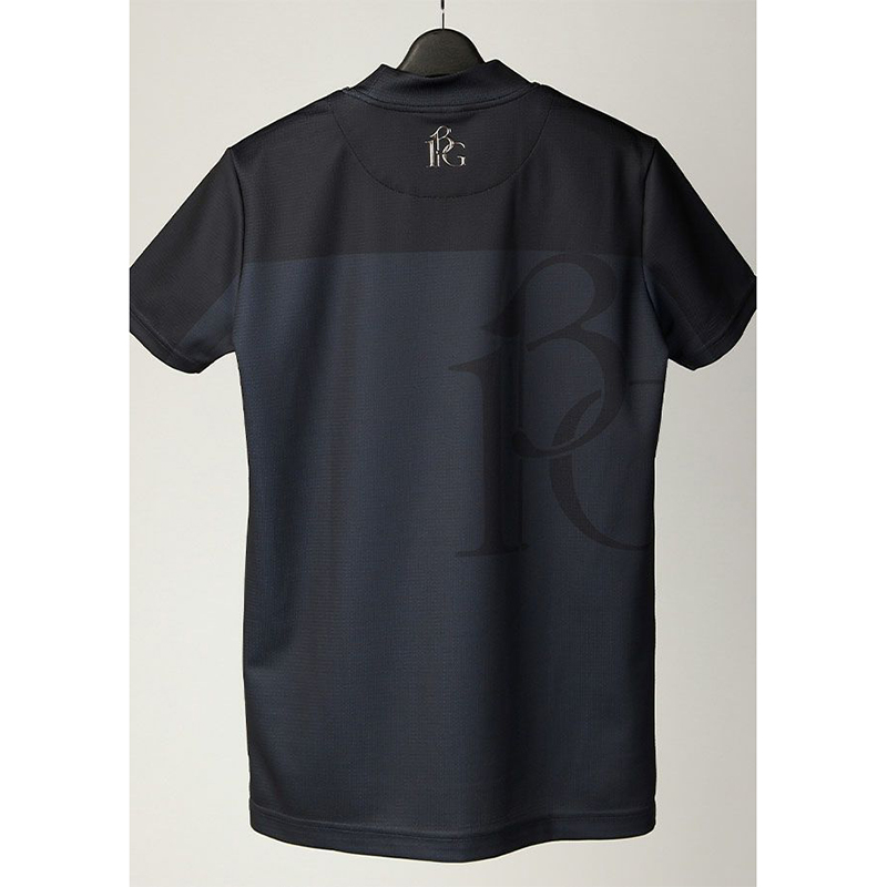 1 piu 1 uguale 3 GOLF ウノピゥウノウグァーレトレ ゴルフ メンズ モックネック Tシャツ GOLF S/S MOCK NECK  113G LOGO GRT079 POE320 BLACK/CHARCOAL｜1 piu 1 uguale 3｜菅原靴店