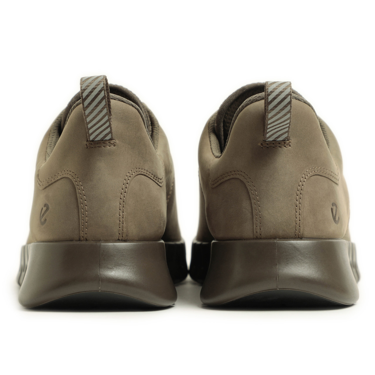 ECCO エコー　シルバー 厚底スニーカー　レザー　本革 ECCO｜エコー ウィメンズ レザースニーカー ストリート