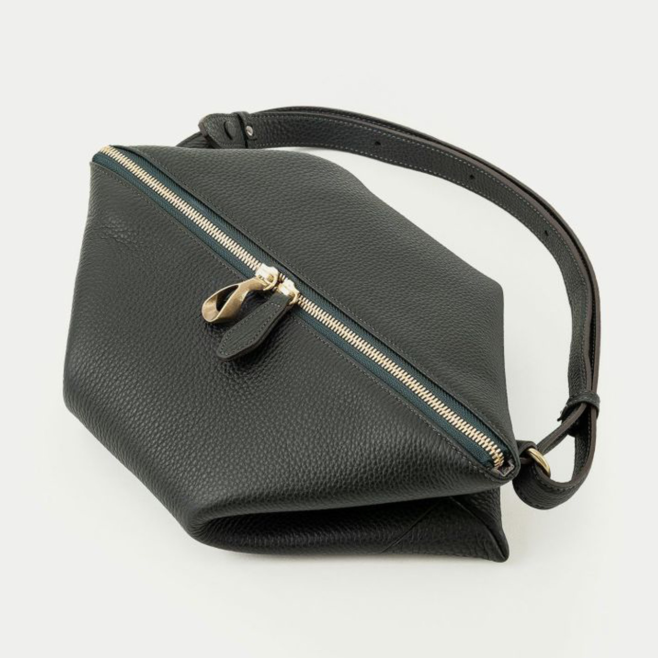 【美品】ETIAM エティアム シュリンクレザー ショルダーバッグ ブラック ETiAM エティアム バック ハンド トライアングルショルダー 2WAY
