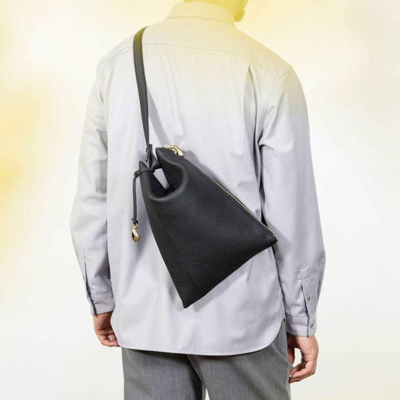 ETiAM エティアム バック ハンド トライアングルショルダー 2WAY