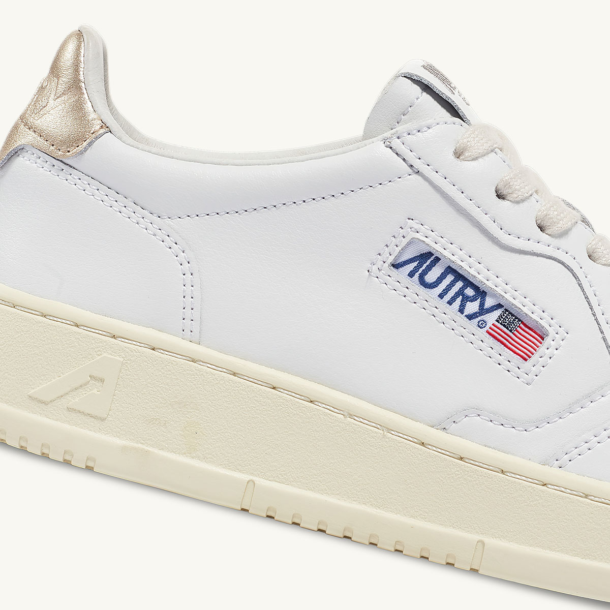 ★人気★【Autry】★オートリー LOW SNEAKERS スニーカ.ー★ 返品不可】AUTRY オートリー スニーカー MEDALIST LEAT/LEAT