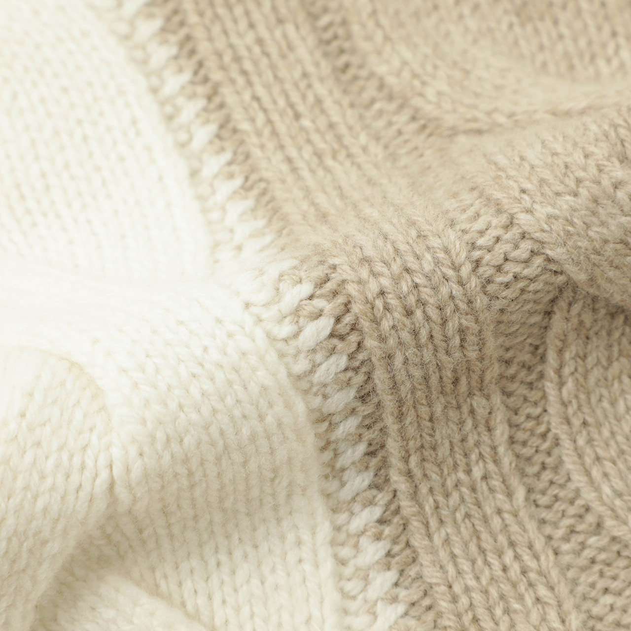 Gran Sasso ベージュ ハイネックニット Gran Sasso グランサッソ ニット タートルネック ミドルゲージ