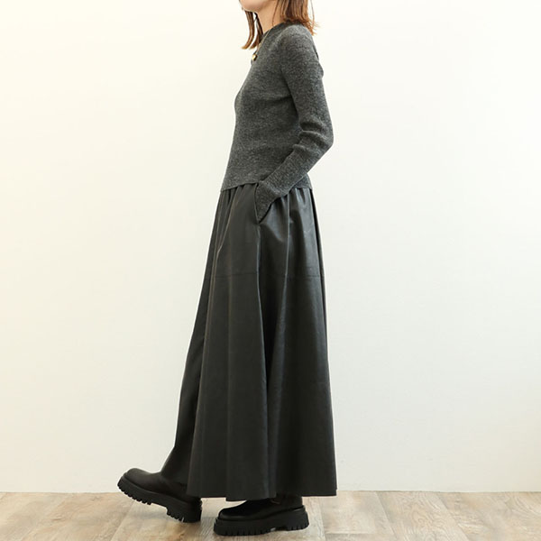 SACRA サクラ レディース スカート ロング フレア プリーツ マキシ丈 エコレザー 合成皮革 SYNTHETIC LEATHER SKIRT  124522122 BLACK/ブラック｜SACRA｜菅原靴店