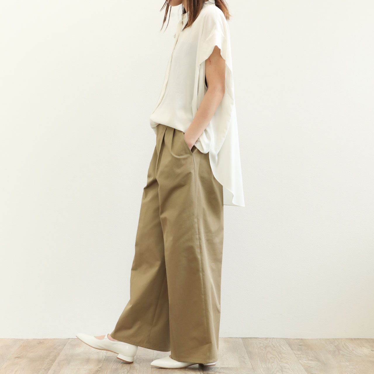 【極美品】SACRA サクラ TRIACE MICRO CREPE TOP 白 TRIACE MICRO CREPE TOP | SHIRT/BLOUSE | SACRA（サクラ