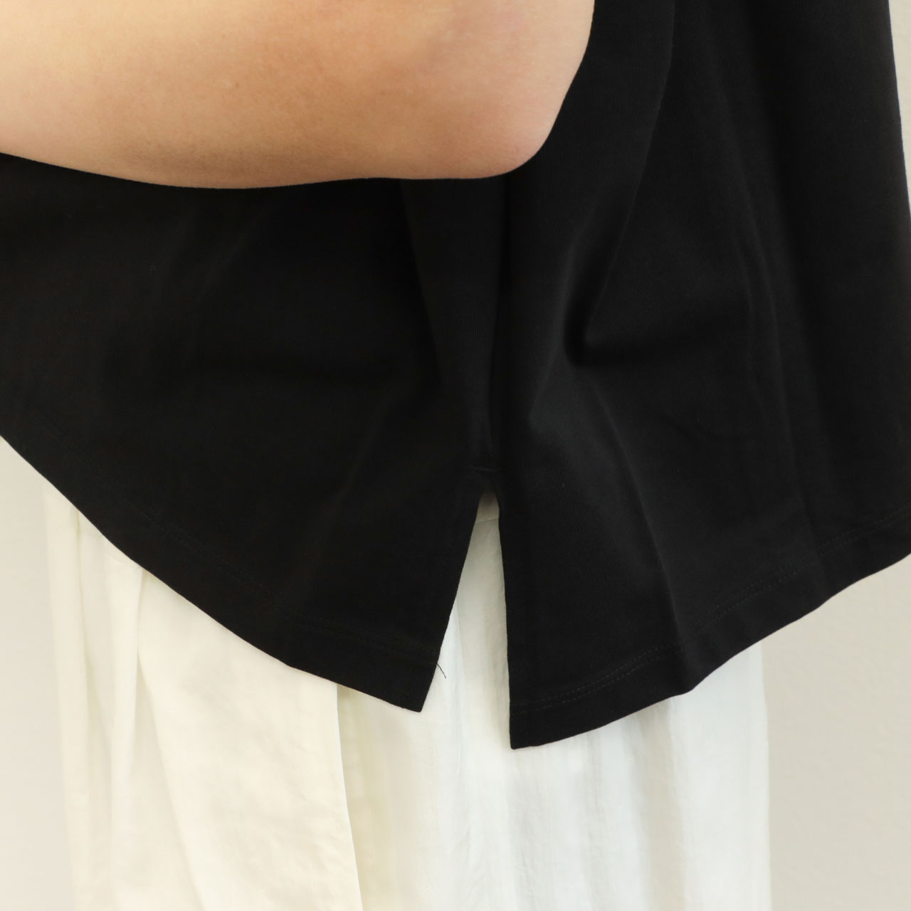 サクラ SACRA *コットンリネン半袖カットソー*38黒ブラックTシャツ無地(33-2505-675)【72F52】 SACRA｜サクラのカットソー・Tシャツ通販｜ELLE SHOP (エル