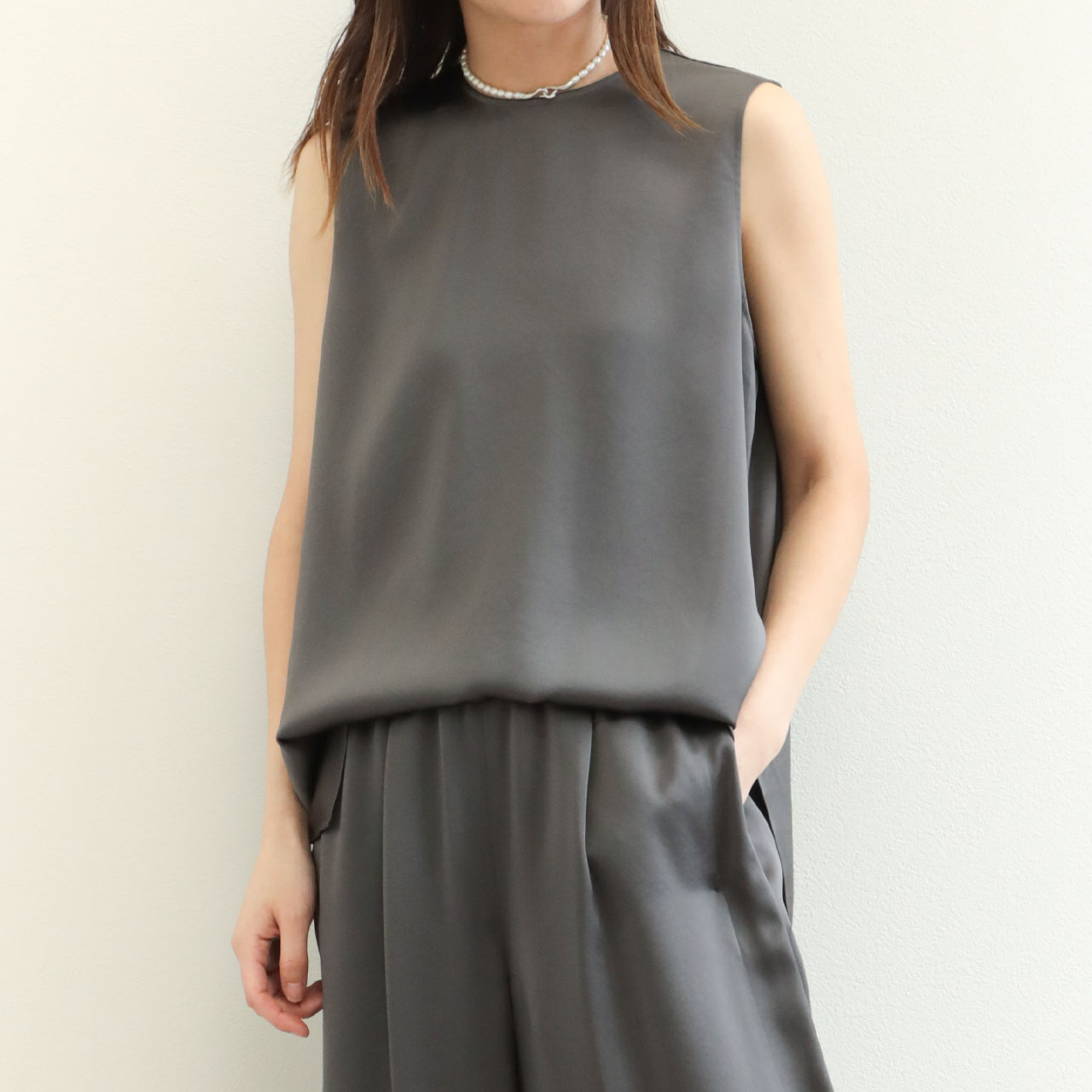 SACRA サクラ ノースリーブ クルーネック ラウンドヘム