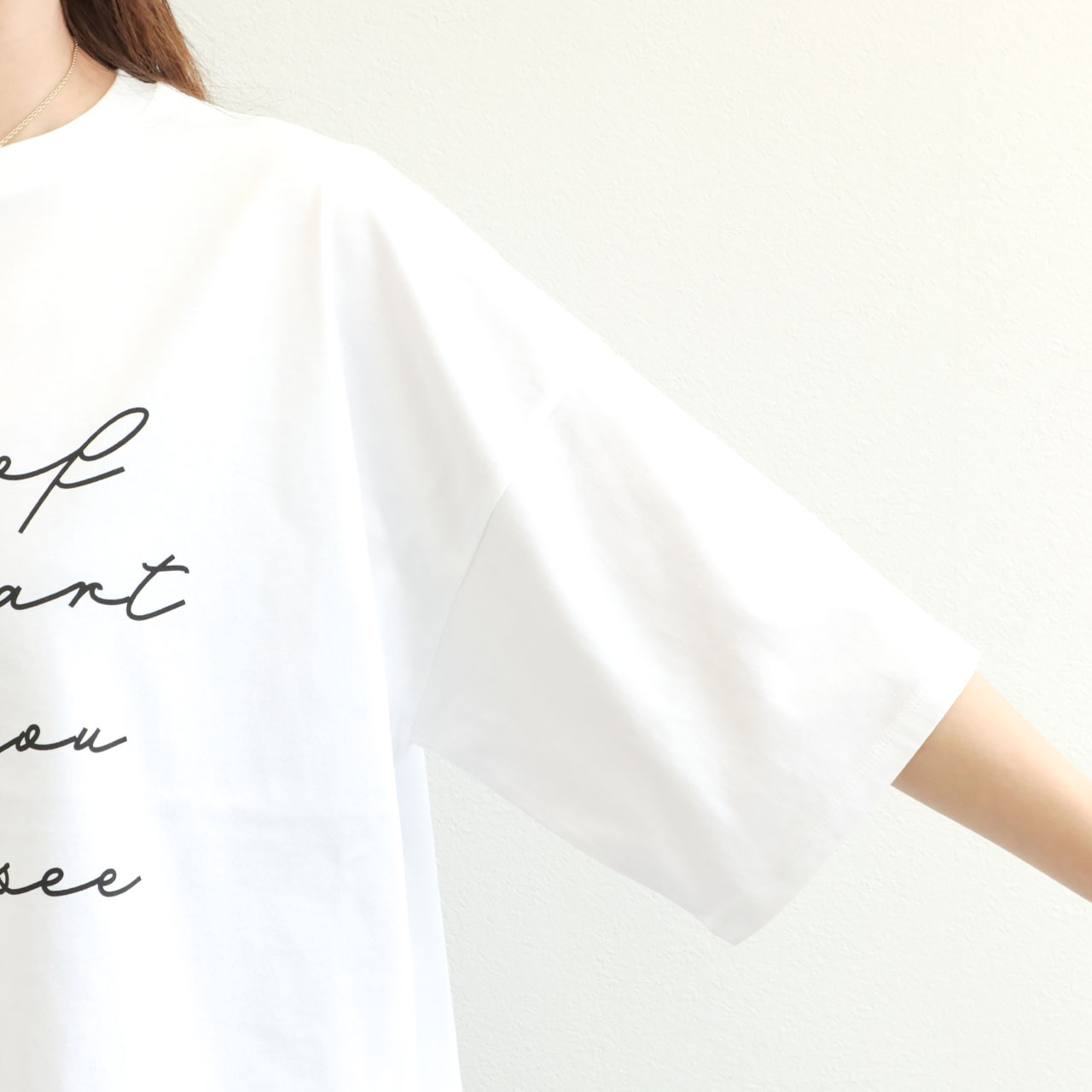 【新品】SACRA 半袖コットンカットソーTシャツ ホワイト SACRA(サクラ)｜コットンプリントカットソー/ホワイト の通販