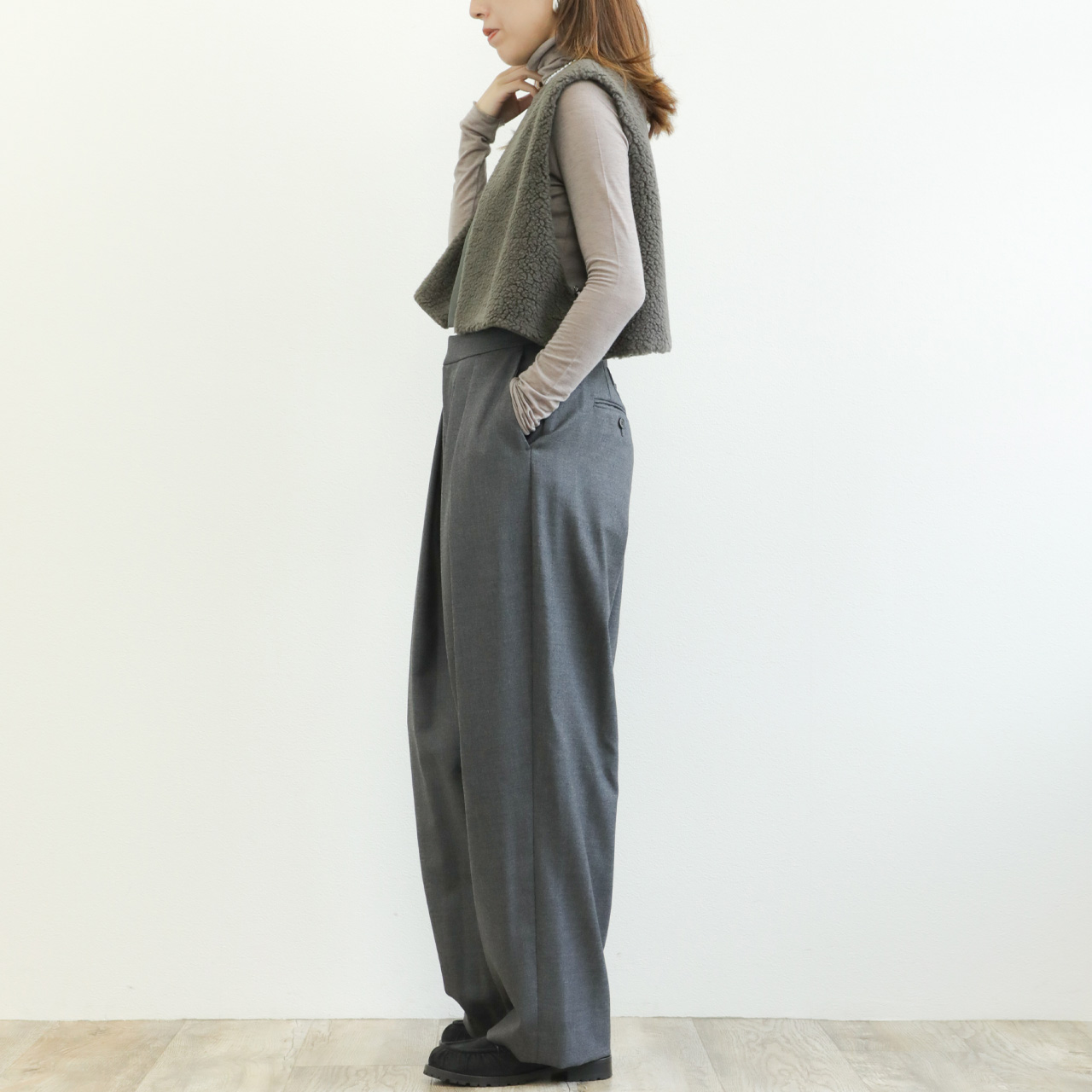 SACRA サクラ パンツ ワイド ウール サージ 2プリーツ 尾錠付き