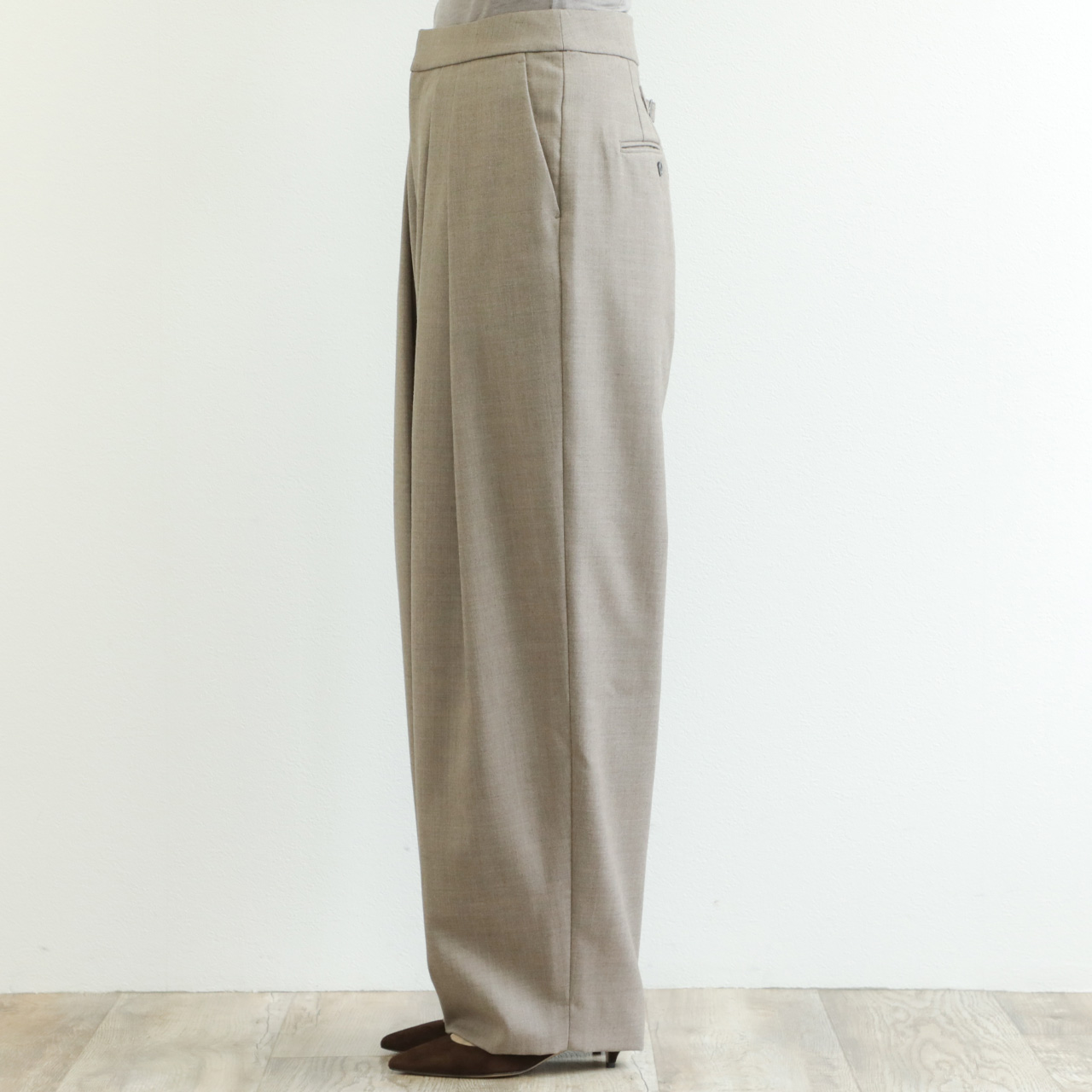 SACRA サクラ パンツ ワイド ウール サージ 2プリーツ 尾錠付き