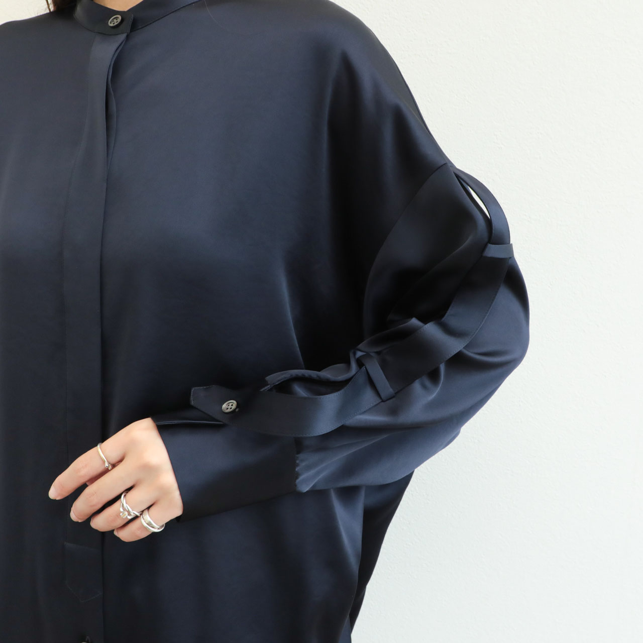 SACRA サクラ レディース シャツ ブラウス デザインスリーブ バンド