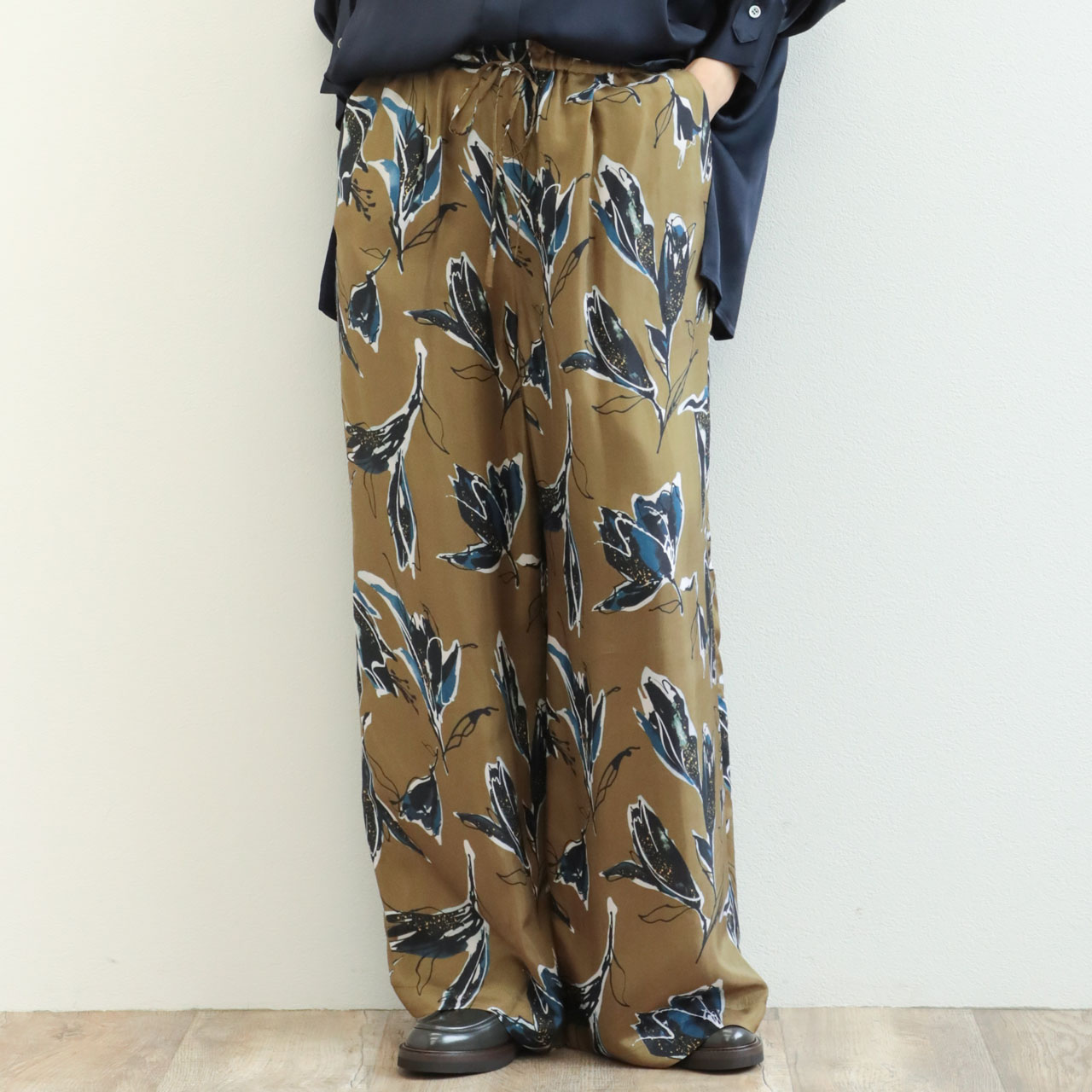 美品　SACRA フローラル柄 ワイドパンツ SACRA サクラ パンツ ワイド キュプラ レーヨン 花柄 プリント