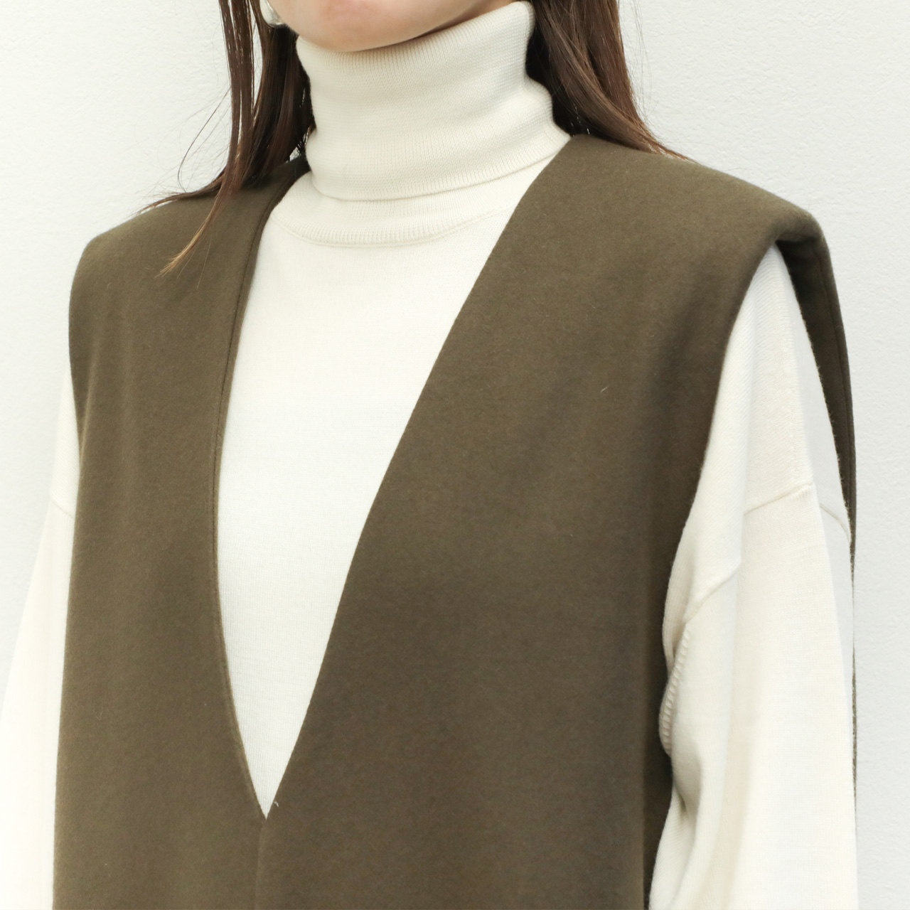 SACRA サクラ レディース ワンピース Vネック ウール ナイロン 圧縮