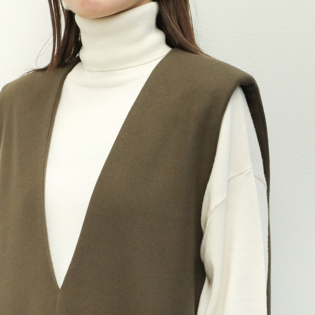 SACRA サクラ レディース ワンピース Vネック ウール ナイロン 圧縮