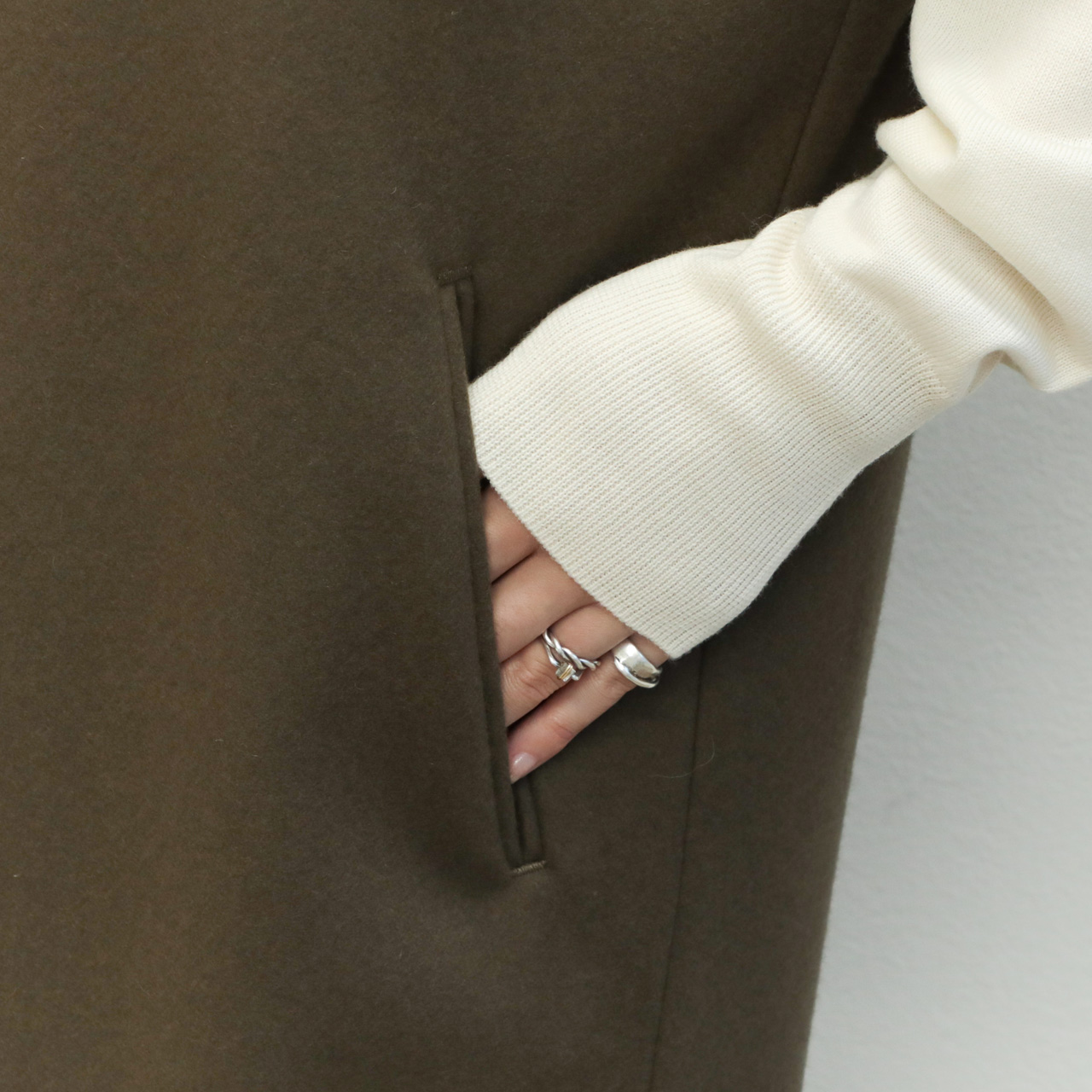 SACRA サクラ レディース ワンピース Vネック ウール ナイロン 圧縮