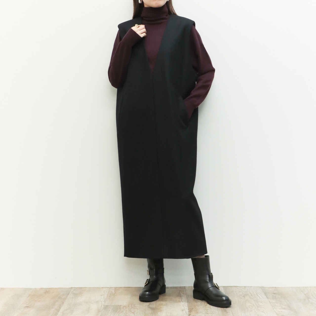 SACRA サクラ レディース ワンピース Vネック ウール ナイロン 圧縮