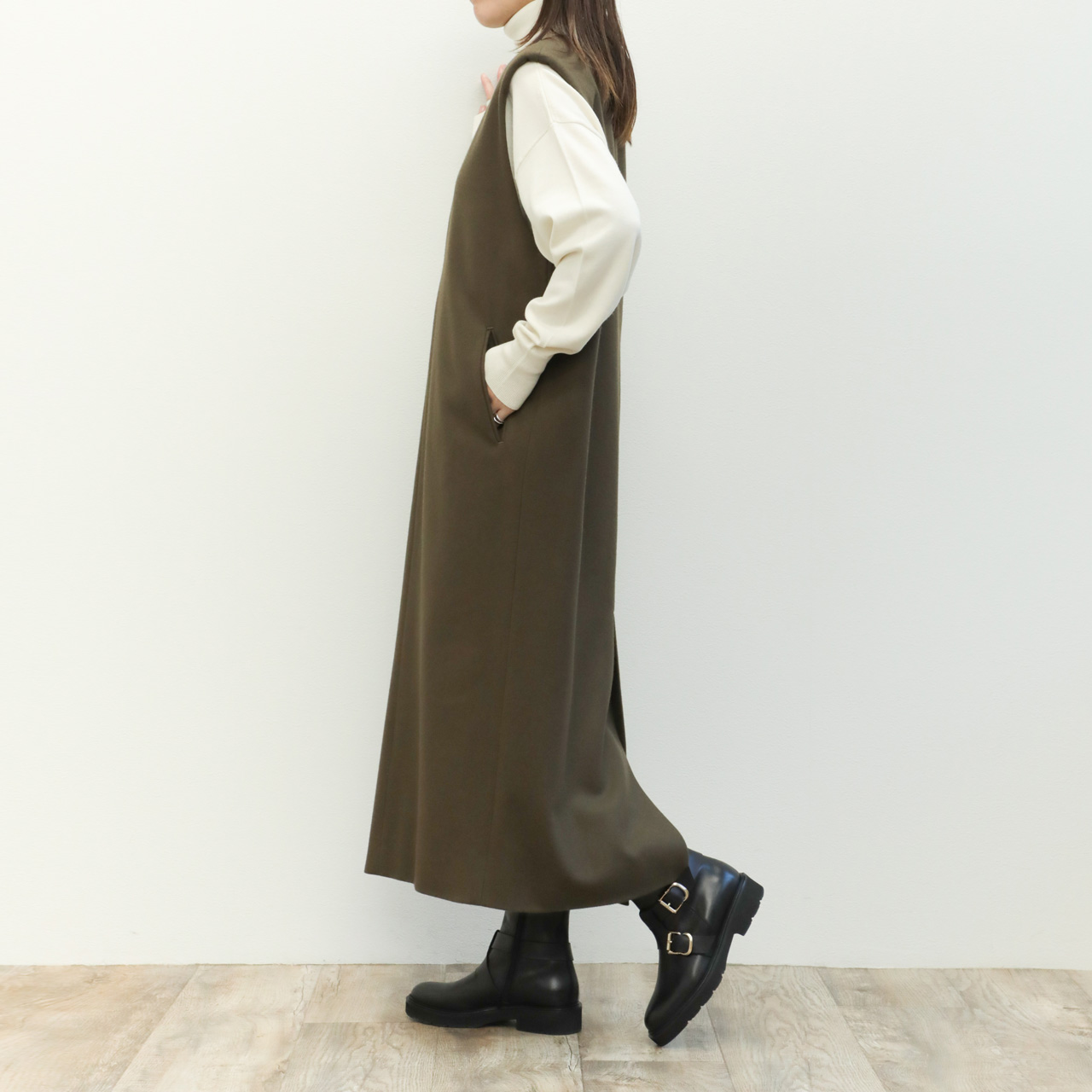 SACRA サクラ レディース ワンピース Vネック ウール ナイロン 圧縮