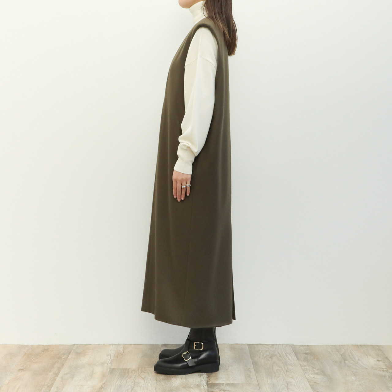 SACRA サクラ レディース ワンピース Vネック ウール ナイロン 圧縮