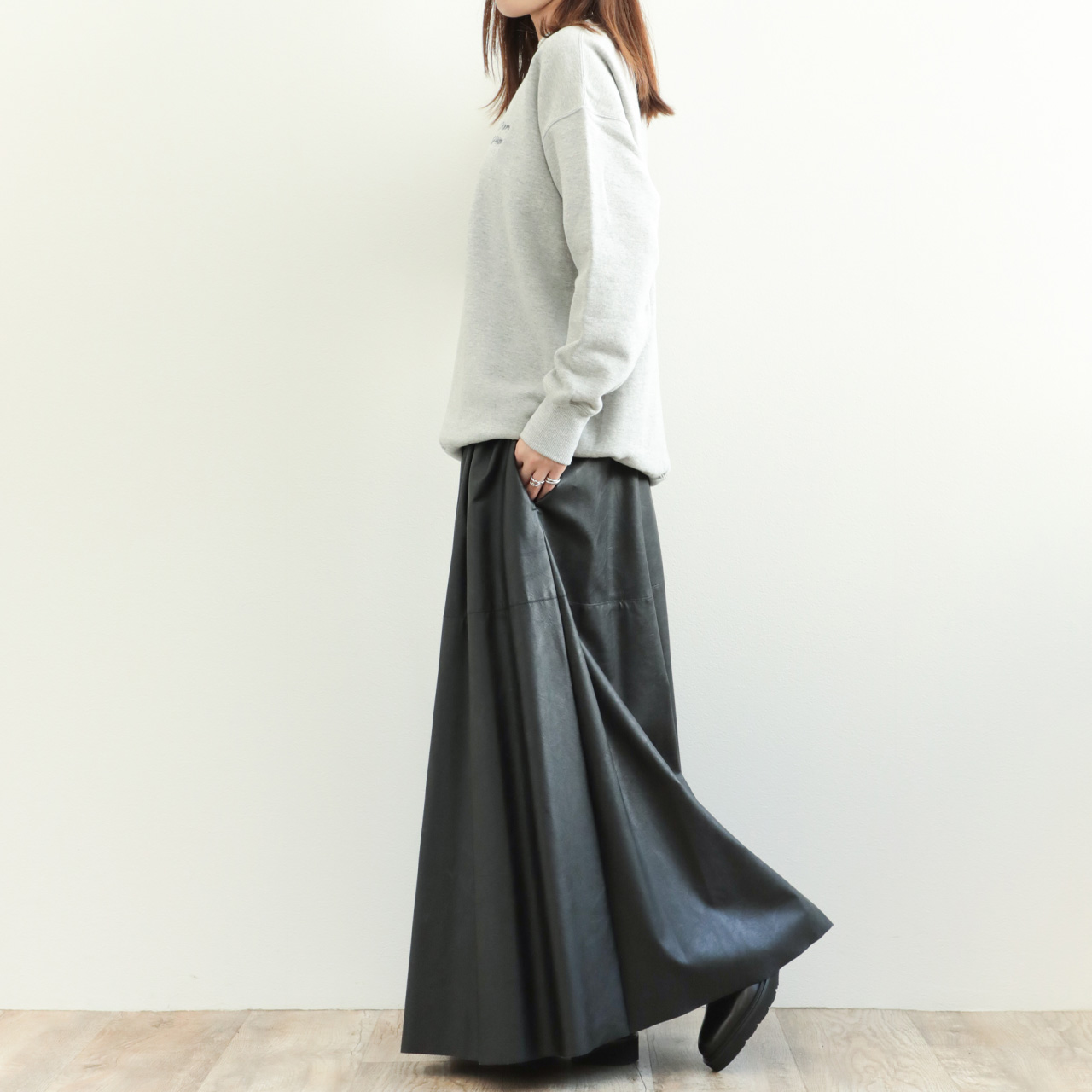 SACRA サクラ スウェット コットン 長袖 丸首 ロゴ 刺繍 PREMIUM