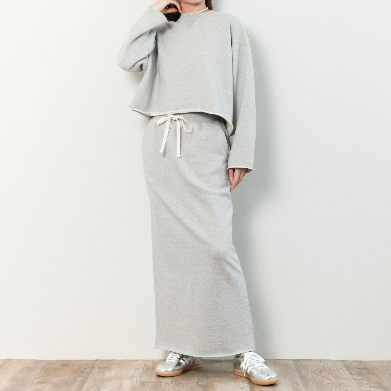 SACRA サクラ レディース スウェット コットン 長袖 丸首 クロップド