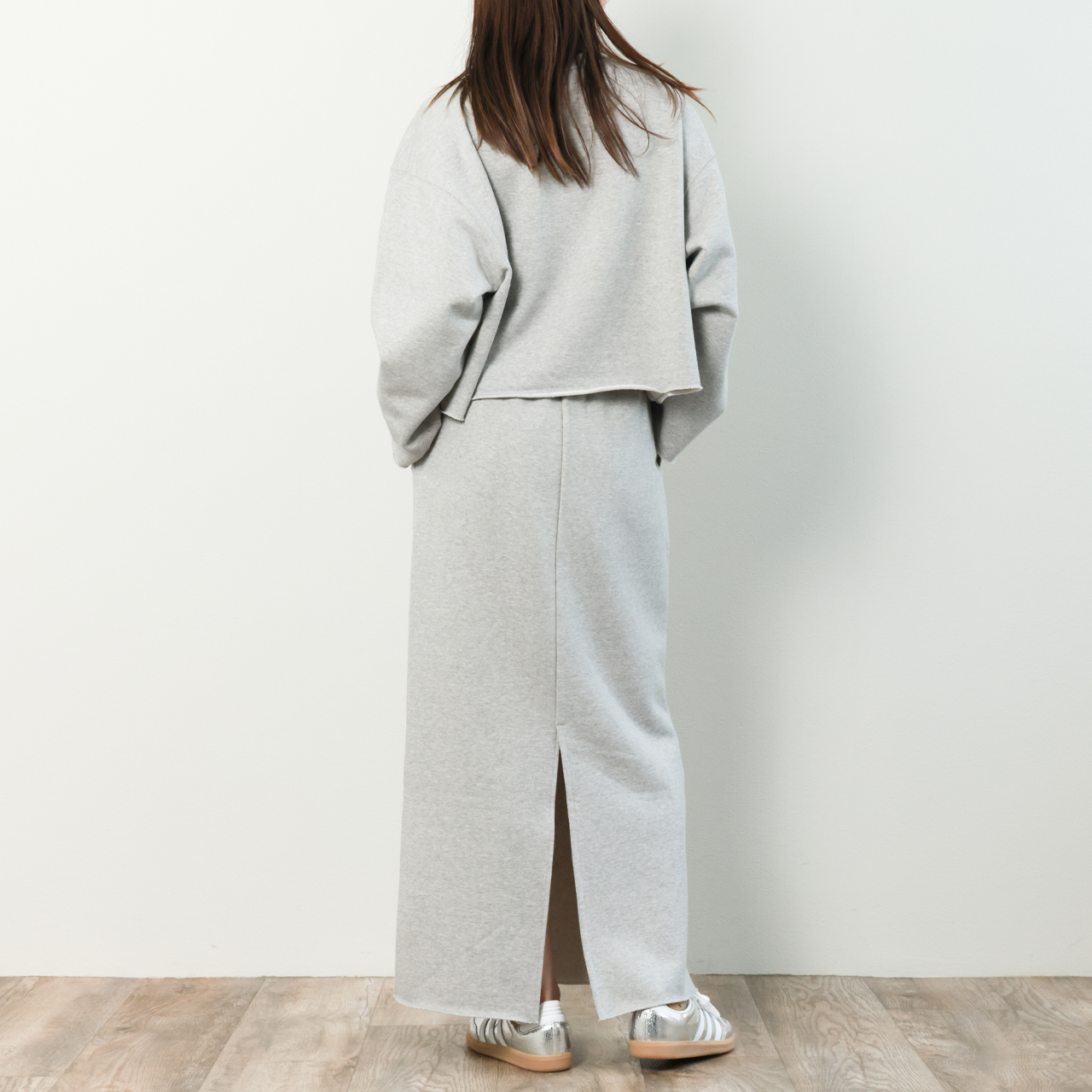 SACRA サクラ レディース スウェット コットン 長袖 丸首 クロップド