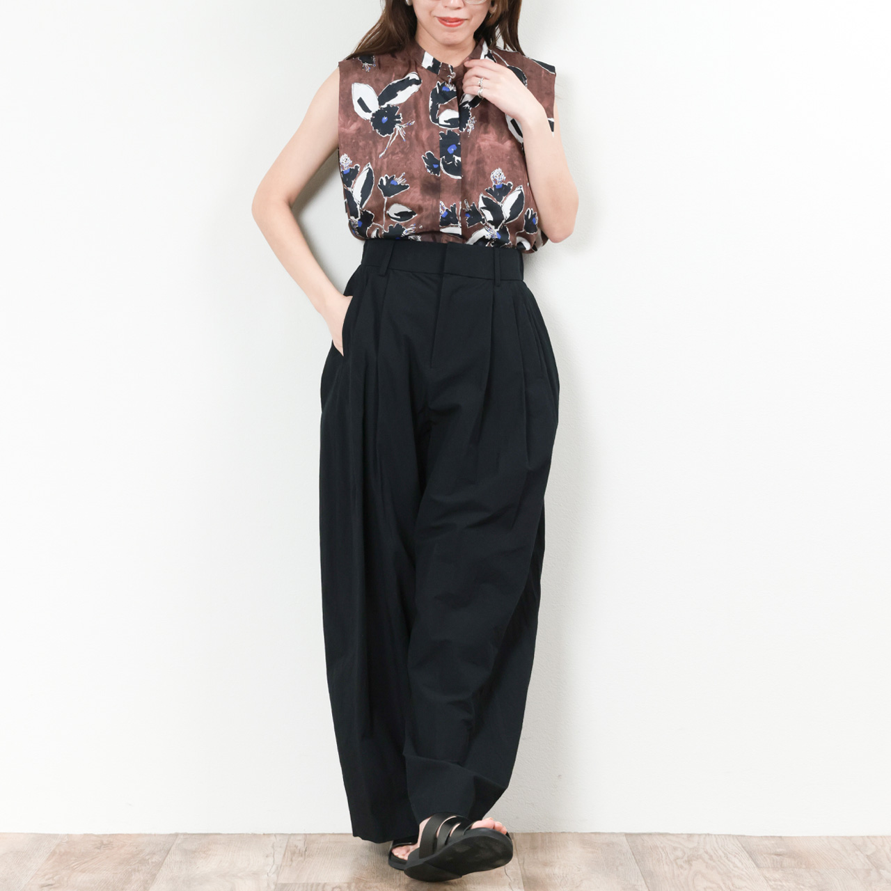 SACRA  サクラ　ブラウス　シャツ　トップス　プリーツ　フリル　ノースリーブ SACRA（サクラ）の「＜SACRA＞ノースリーブブラウス（シャツ/ブラウス