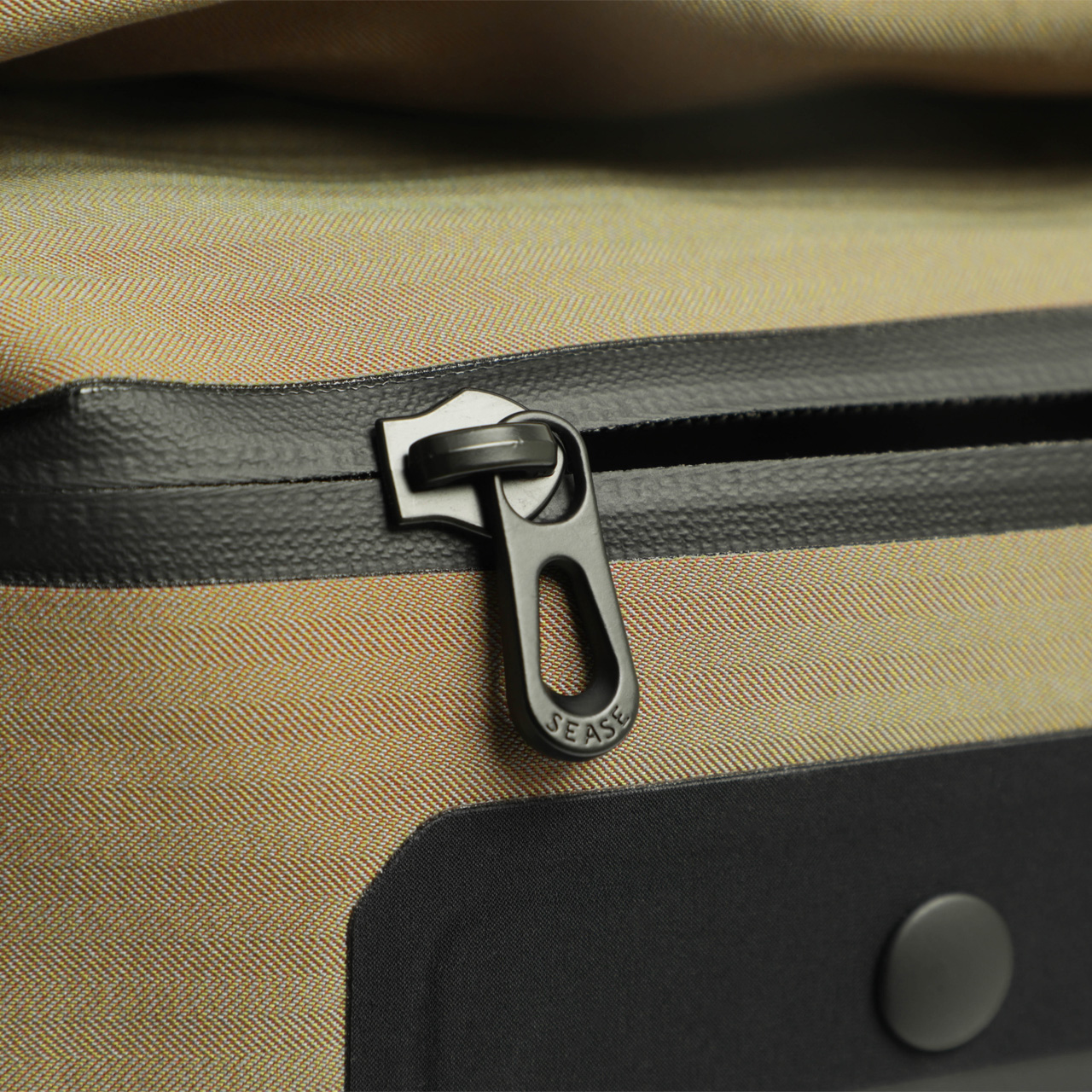 イタリアSEASE 大陽光発電 ソーラーチャージャー ミッションバックパック SEASE シーズ リュック バックパック ミッション LED ナイロン