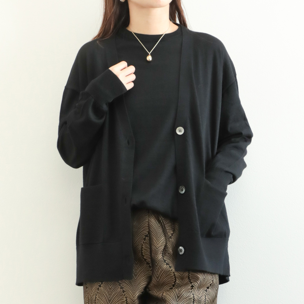 drawell ドロウェル カーディガン Vネック ニット バックフレア ウール drawell ドロウェル カーディガン Vネック ニット バックフレア ウール