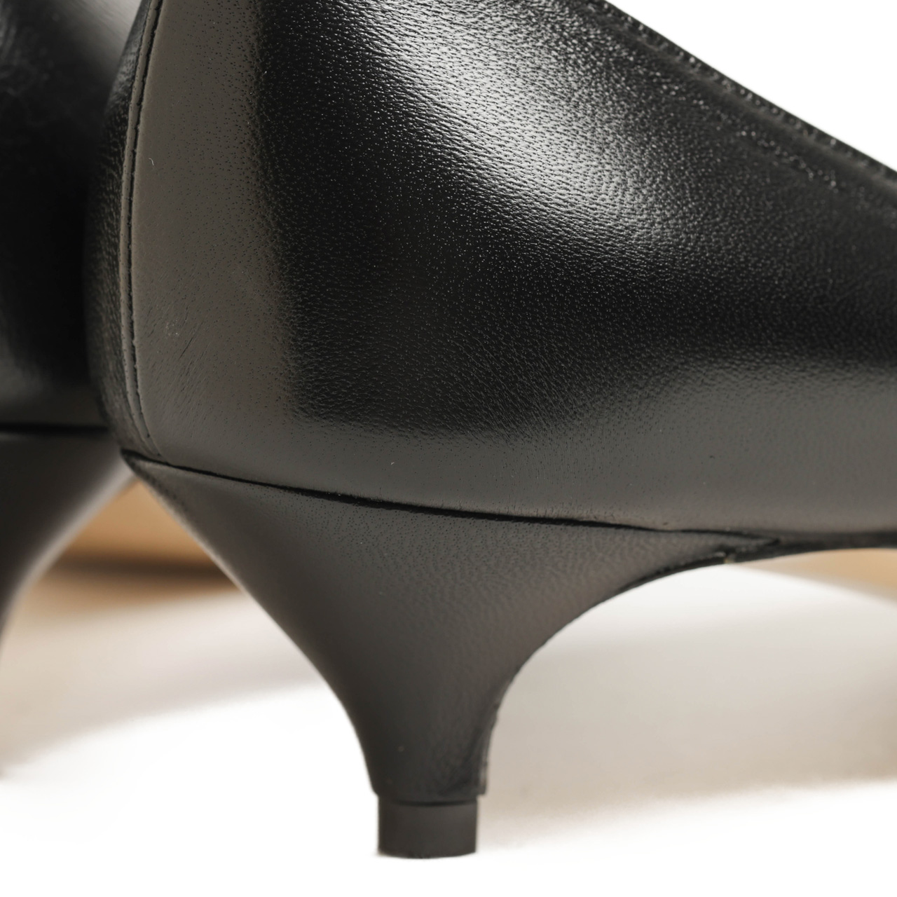 NEBULONI E. ネブローニ シューズ パンプス ポインテッドトゥ キトゥン