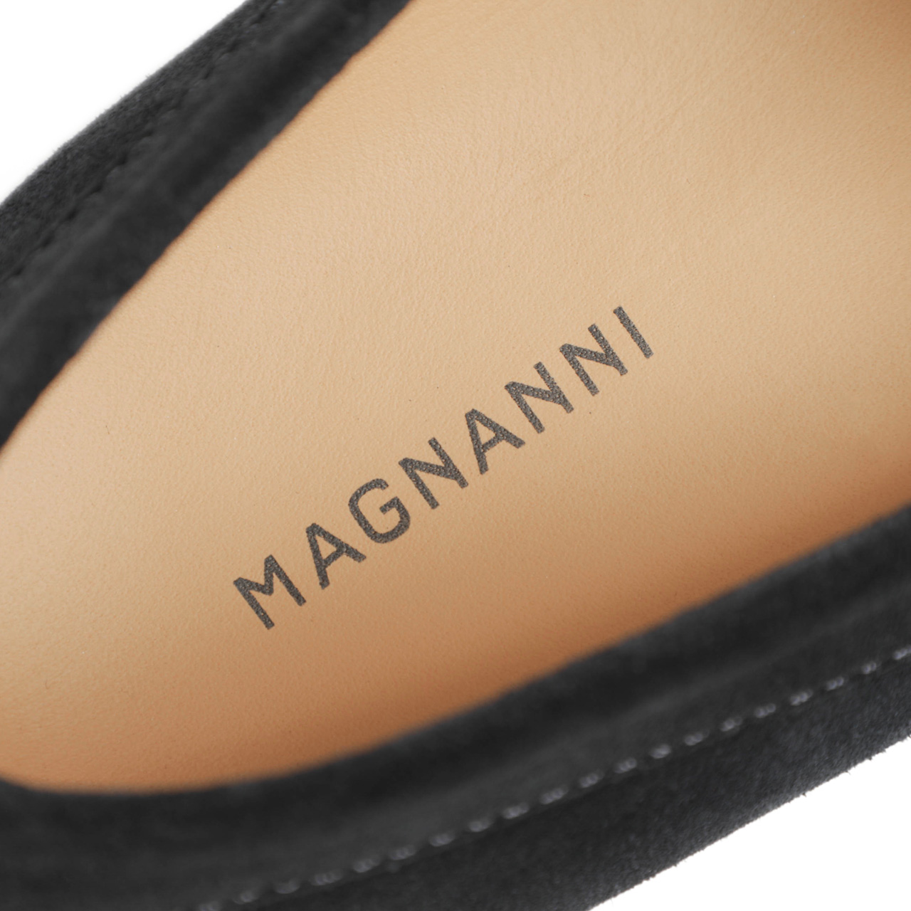 極美品　MAGNANNI 綺麗なスリッポン　EU41 ダークネイビー 極美品 MAGNANNI 綺麗なスリッポン EU41 ダークネイビー